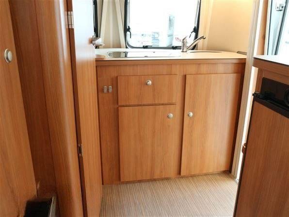 Caravana ERIBA REISEFAMILIE 320 – 2023, 2 lugares