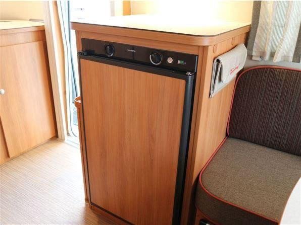 Caravana ERIBA REISEFAMILIE 320 – 2023, 2 lugares